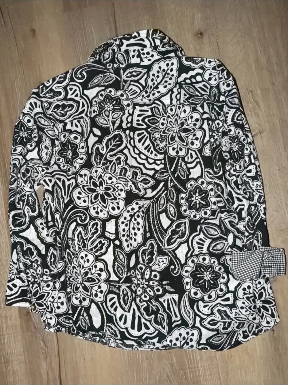 Karen Scott Black & White Floral Button-Down Shirt with cuff sleeve